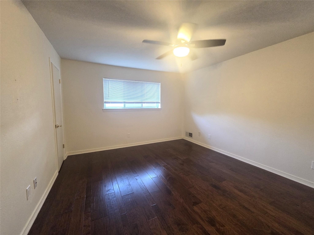 9334 Hunters Creek Drive - Photo 15