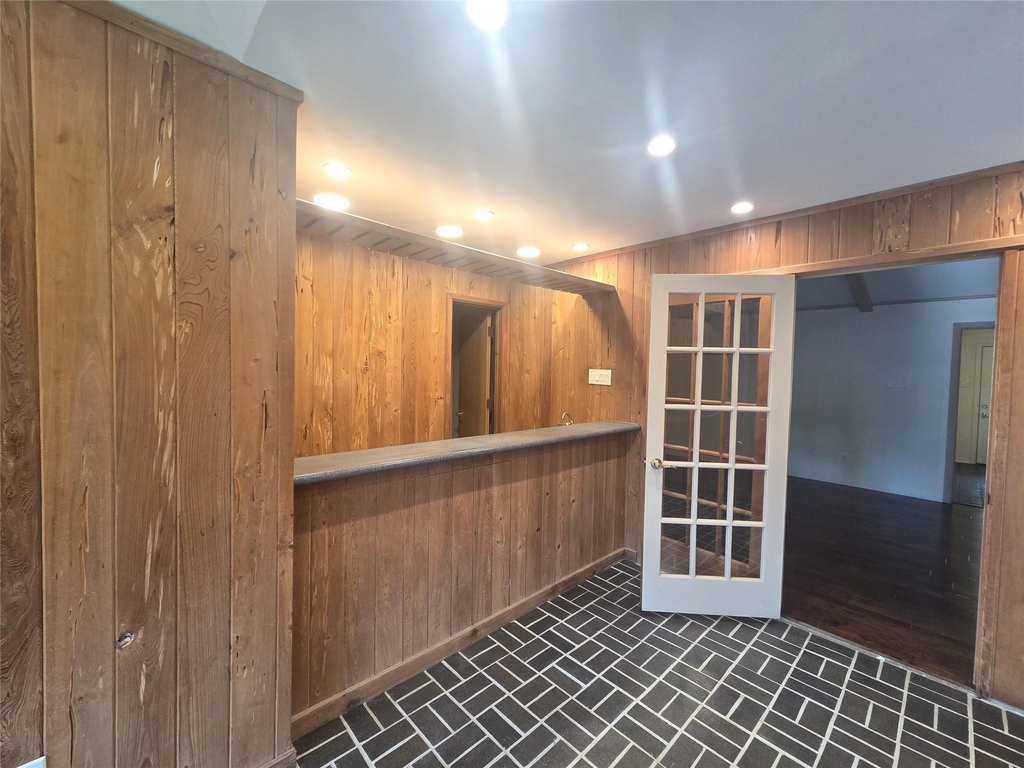 9334 Hunters Creek Drive - Photo 17