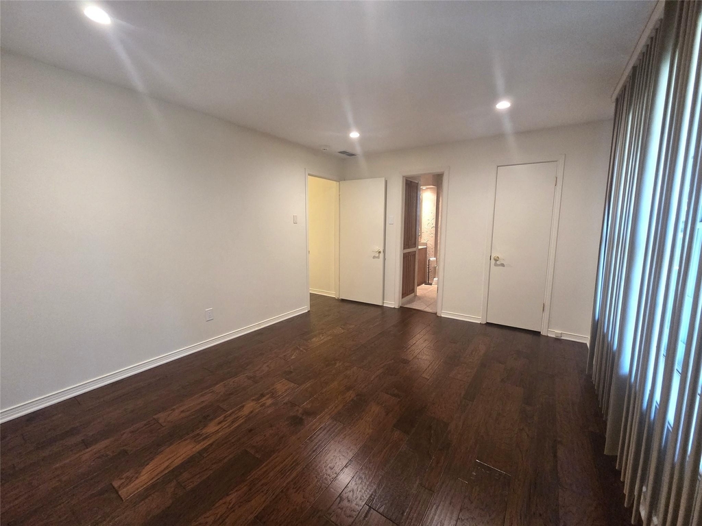 9334 Hunters Creek Drive - Photo 11