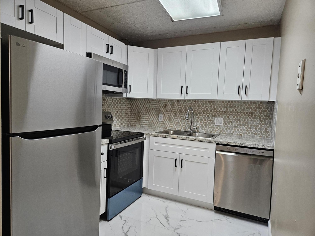 300 Village Green Circle S - Photo 4