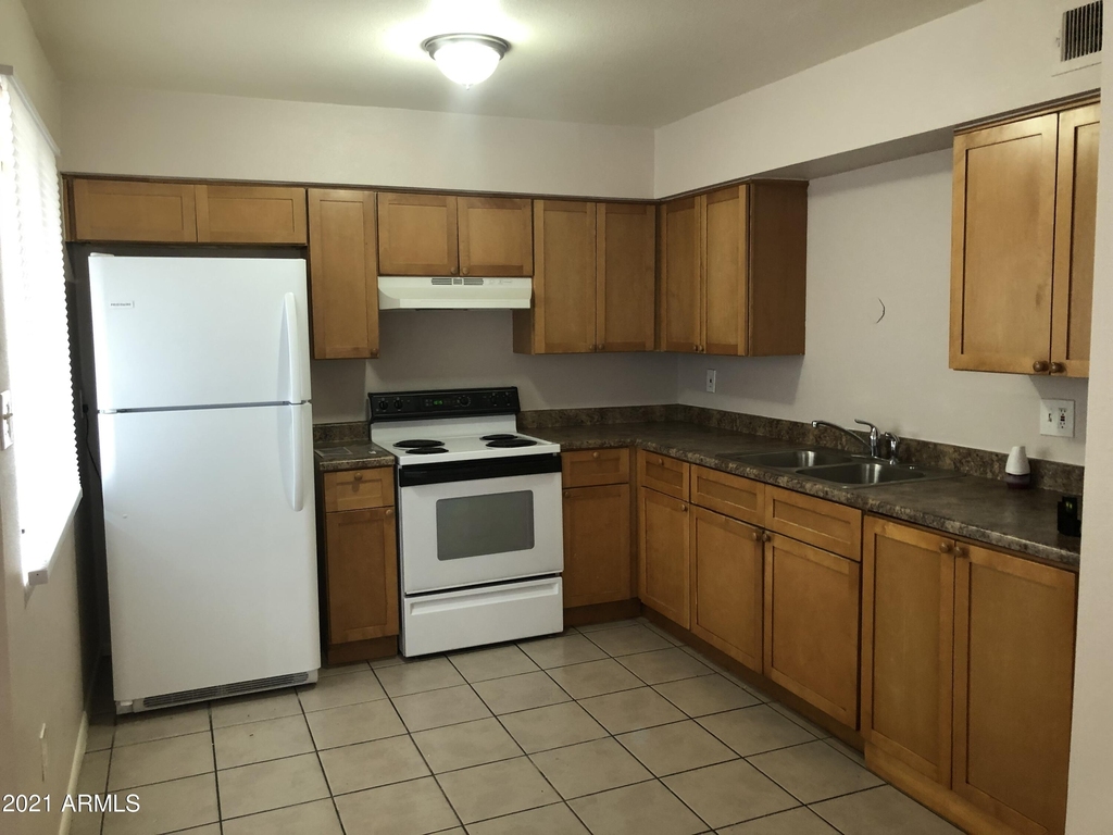 1138 W Dragoon Circle - Photo 2