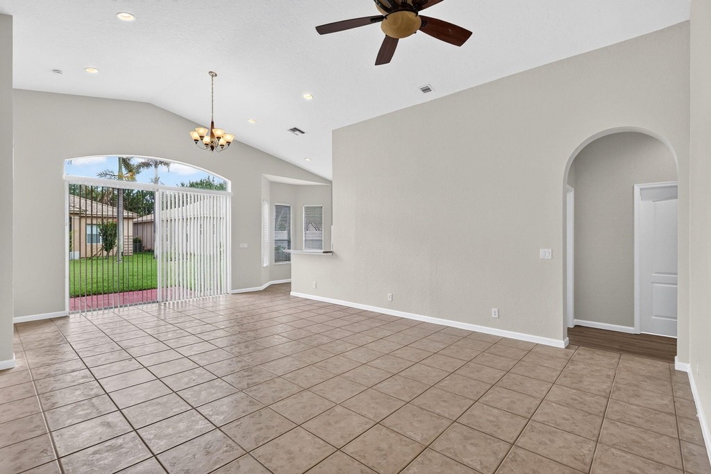 5614 Sunberry Circle - Photo 5