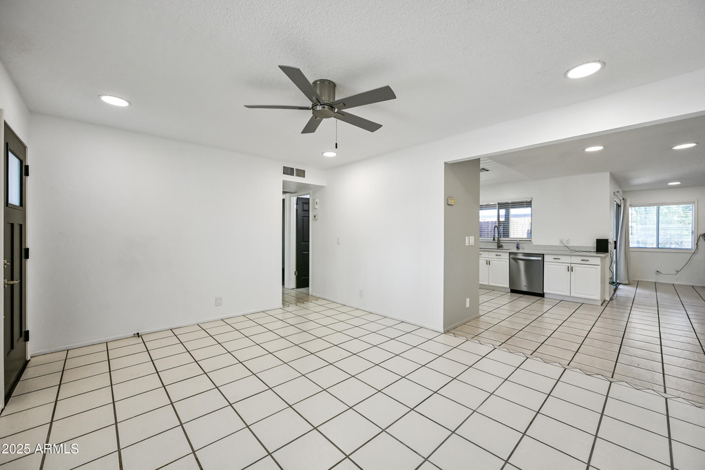 5833 W John Cabot Road - Photo 5