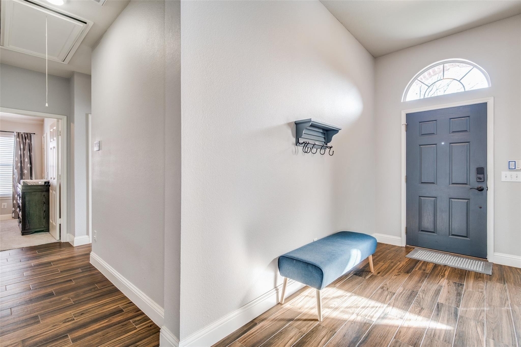 4916 Auburn Drive - Photo 2