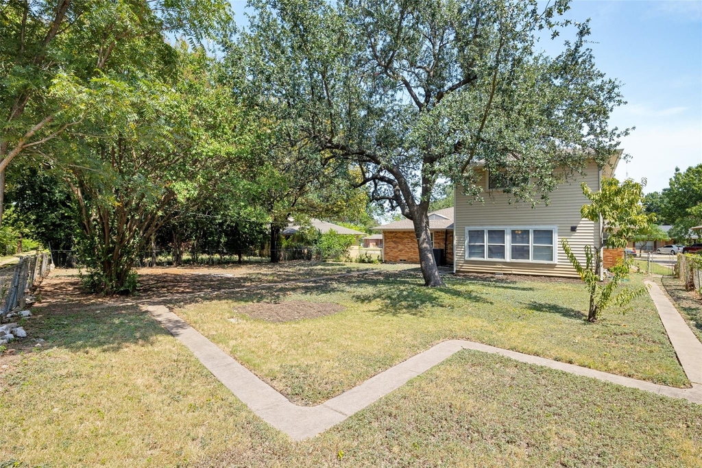 1913 Landa Drive - Photo 18
