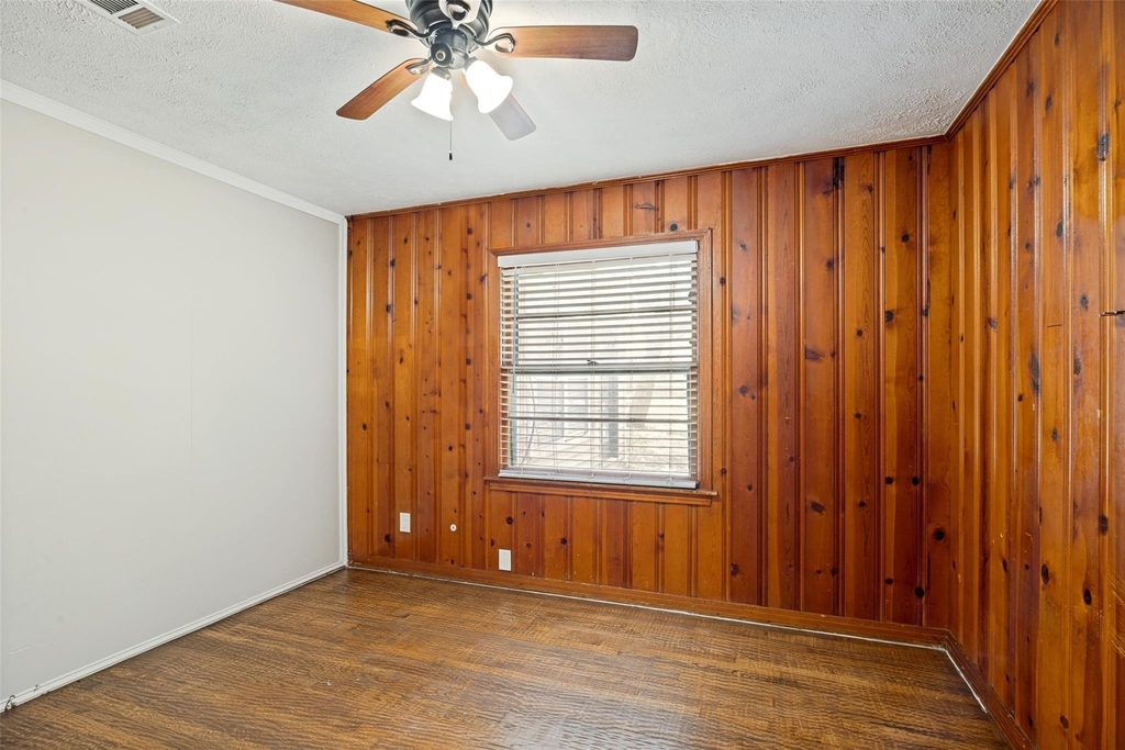 1913 Landa Drive - Photo 9
