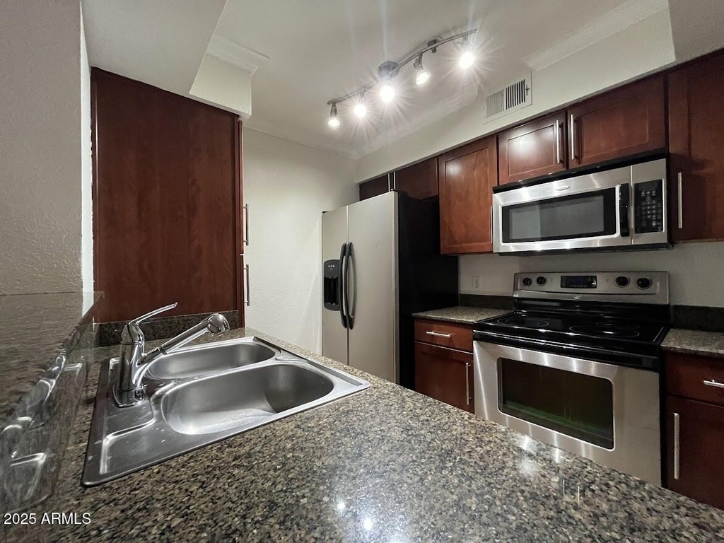 2025 E Campbell Avenue - Photo 5