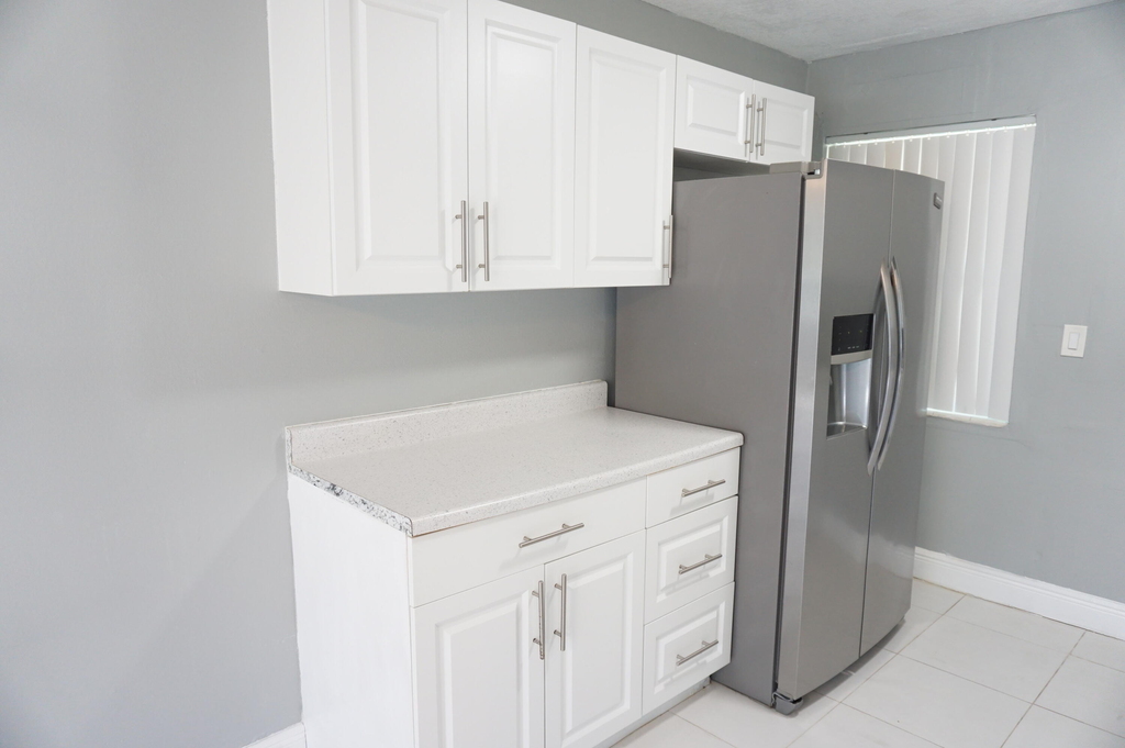 1456 W 29th Street - Photo 2