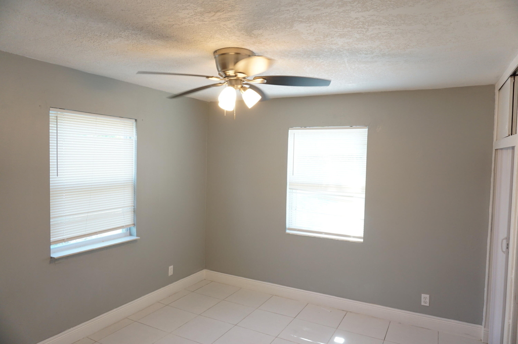 1456 W 29th Street - Photo 7