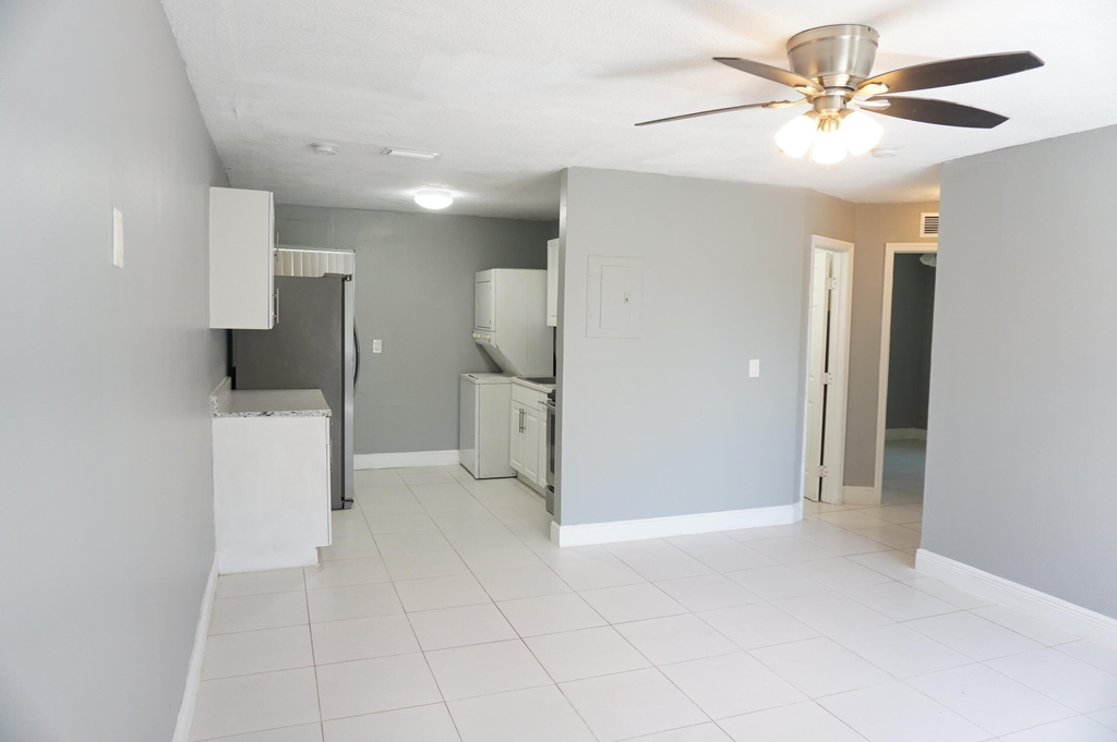 1456 W 29th Street - Photo 3