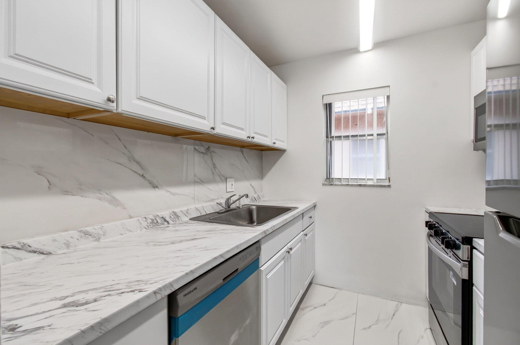 500 Sw 2nd Avenue - Photo 2