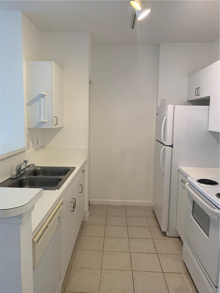 630 S Sapodilla Avenue - Photo 3