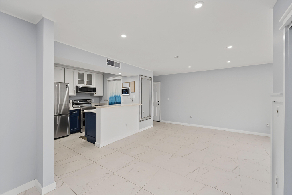 1259 Sw 46th Avenue - Photo 3