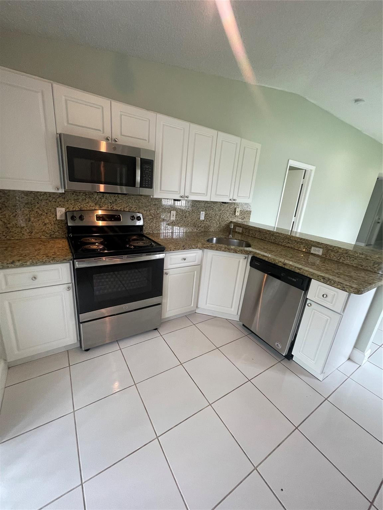 1810 Sw 114th Terrace - Photo 2