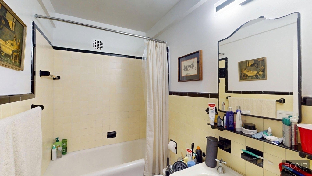 1 Christopher Street - Photo 3