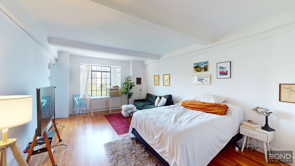 1 Christopher Street - Photo 0