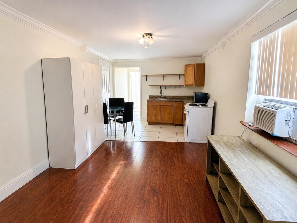 2438 Thomas Street - Photo 1
