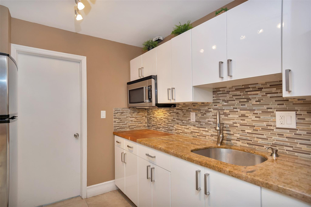 305 N Pompano Beach Boulevard - Photo 21