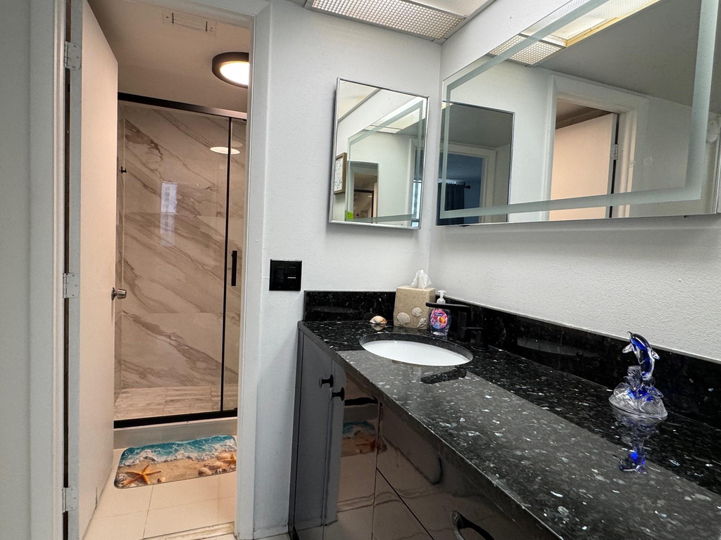 305 N Pompano Beach Boulevard - Photo 13