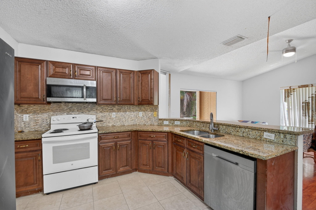 8332 Bermuda Sound Way - Photo 13
