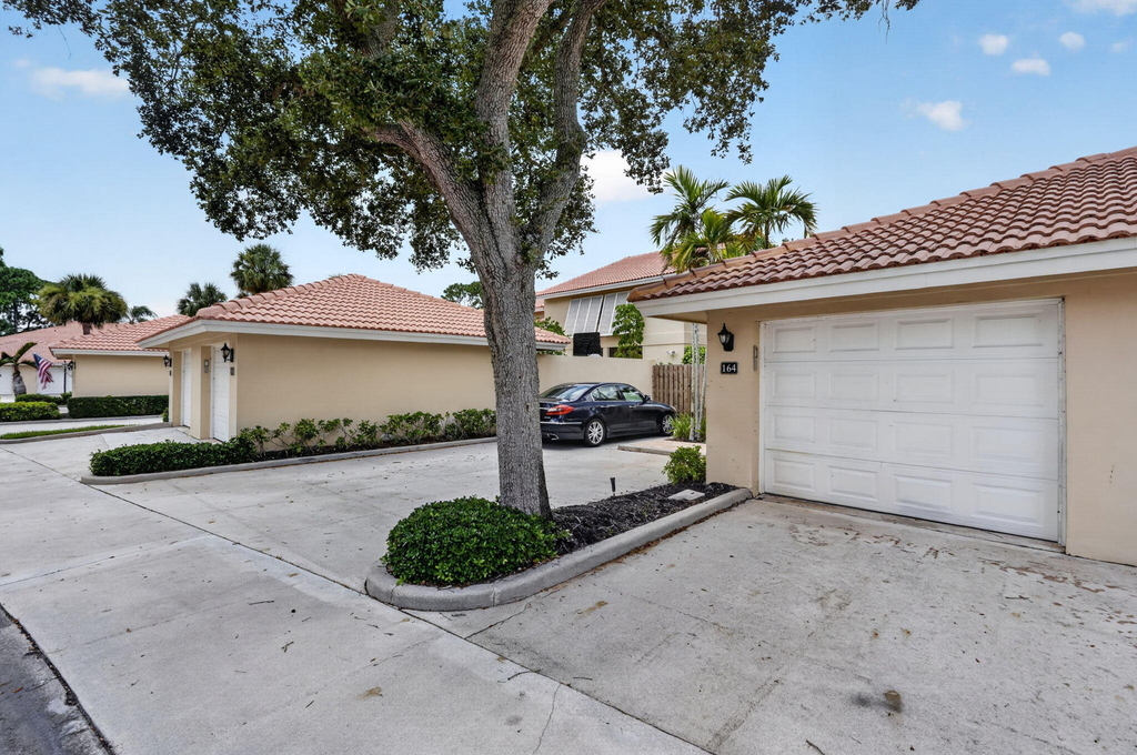 164 Old Meadow Way - Photo 0