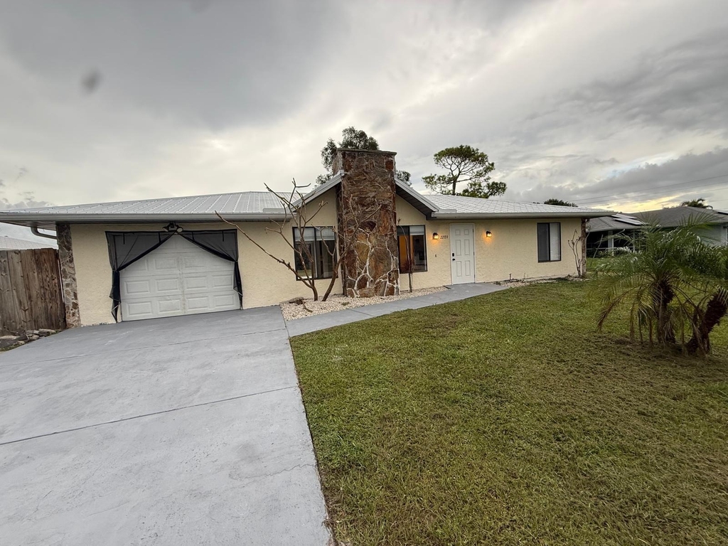 2289 Se Carnation Avenue - Photo 12