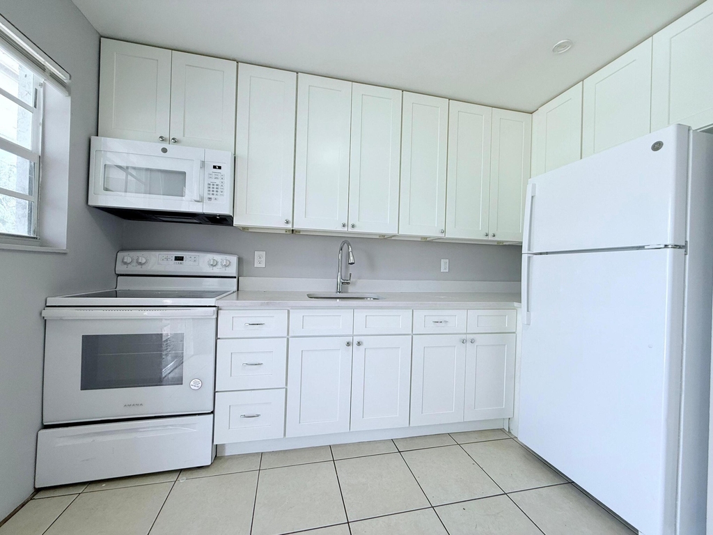 4308 Greenwood Avenue - Photo 5