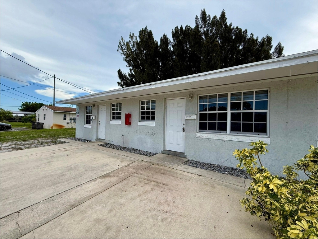 4308 Greenwood Avenue - Photo 0