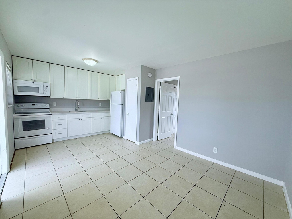 4308 Greenwood Avenue - Photo 2