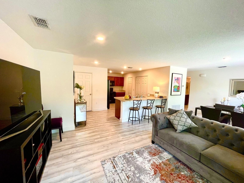 1348 Se Bayharbor Street - Photo 10
