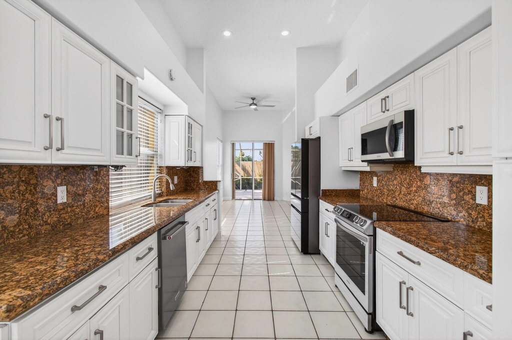 7848 Travelers Tree Drive - Photo 17