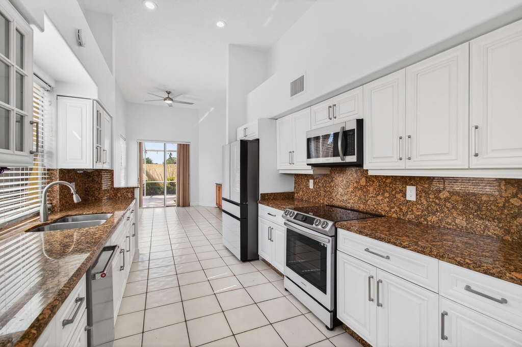 7848 Travelers Tree Drive - Photo 16