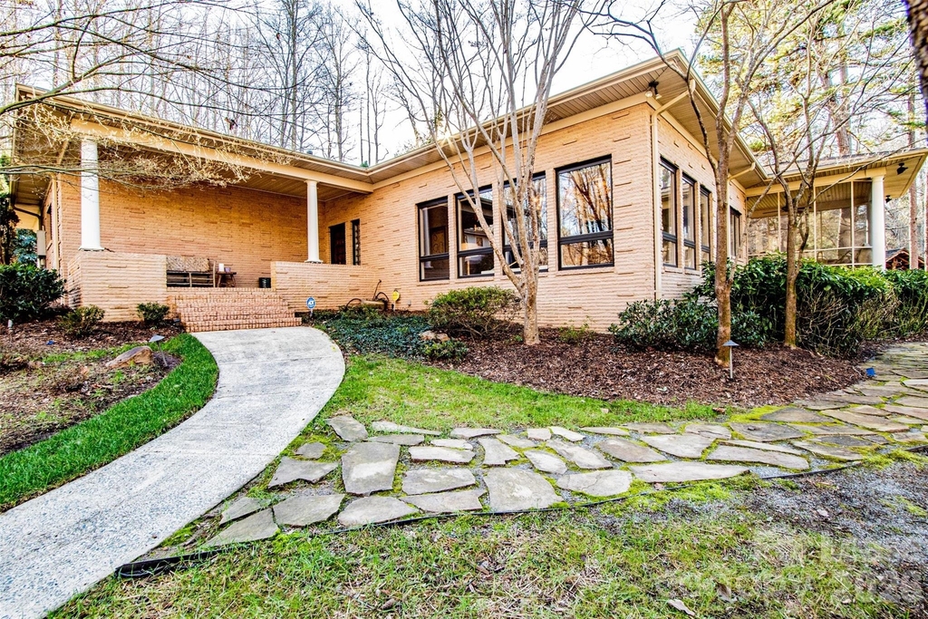 3911 Lakeside Drive - Photo 4