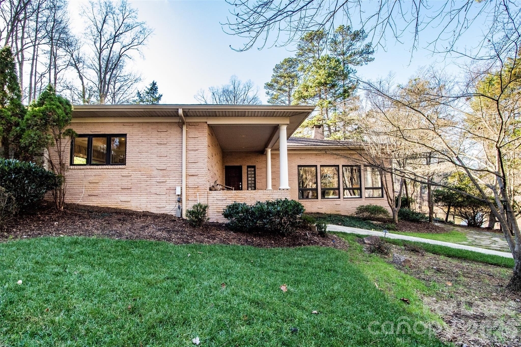 3911 Lakeside Drive - Photo 5