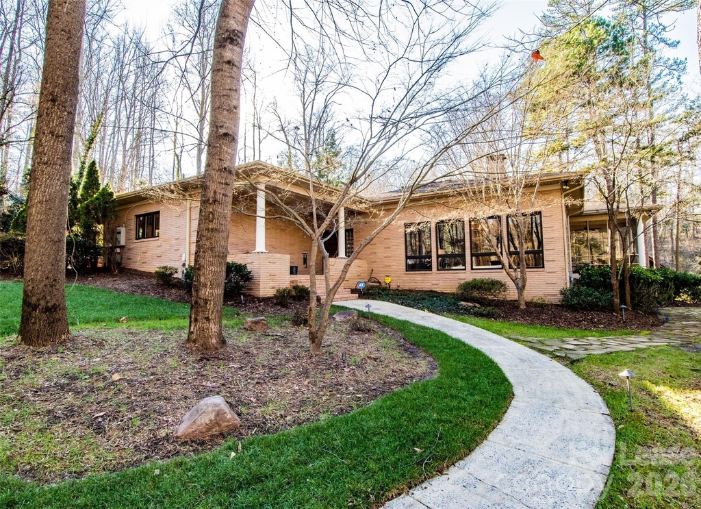 3911 Lakeside Drive - Photo 3