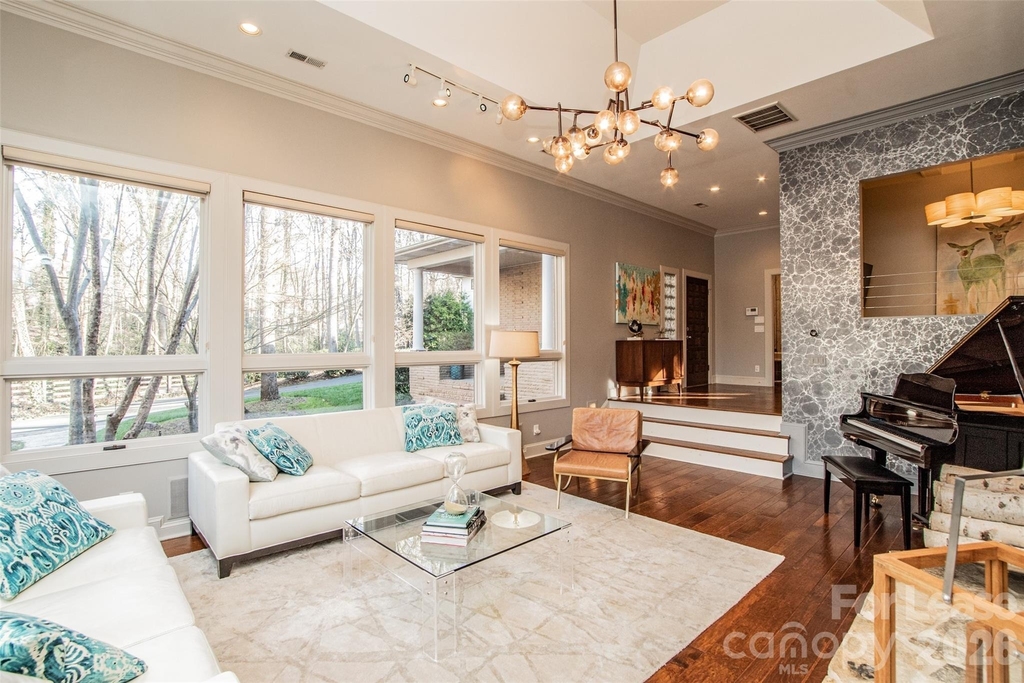 3911 Lakeside Drive - Photo 11