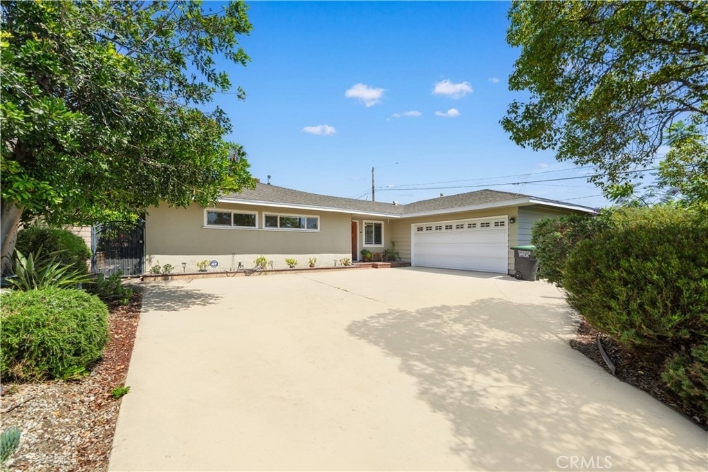 1033 S Isabella - Photo 2