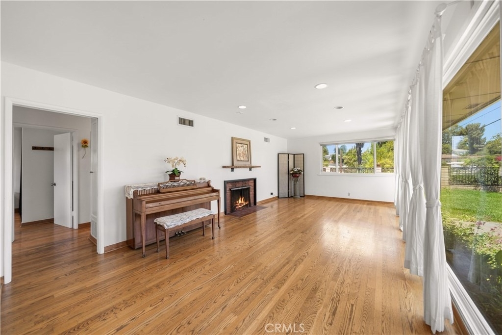 1033 S Isabella - Photo 18