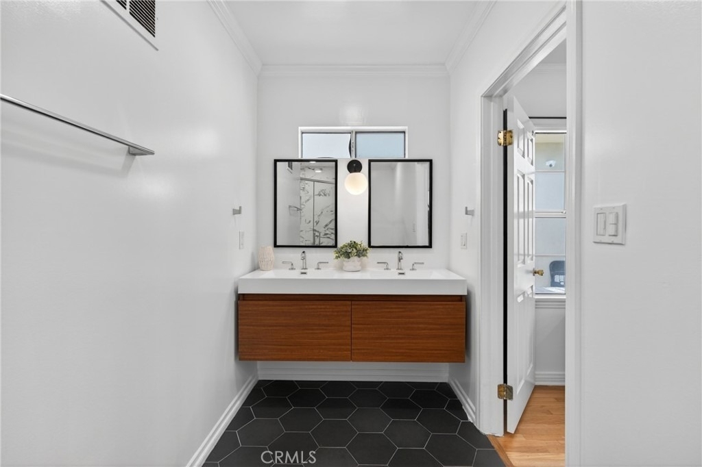 520 N Citrus Avenue - Photo 12