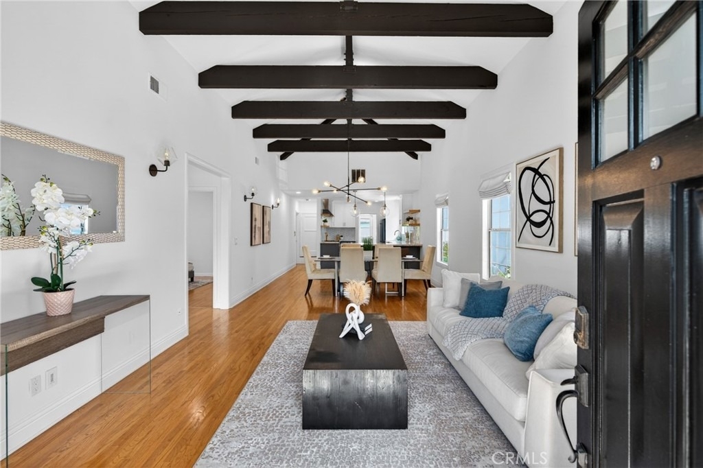 520 N Citrus Avenue - Photo 2