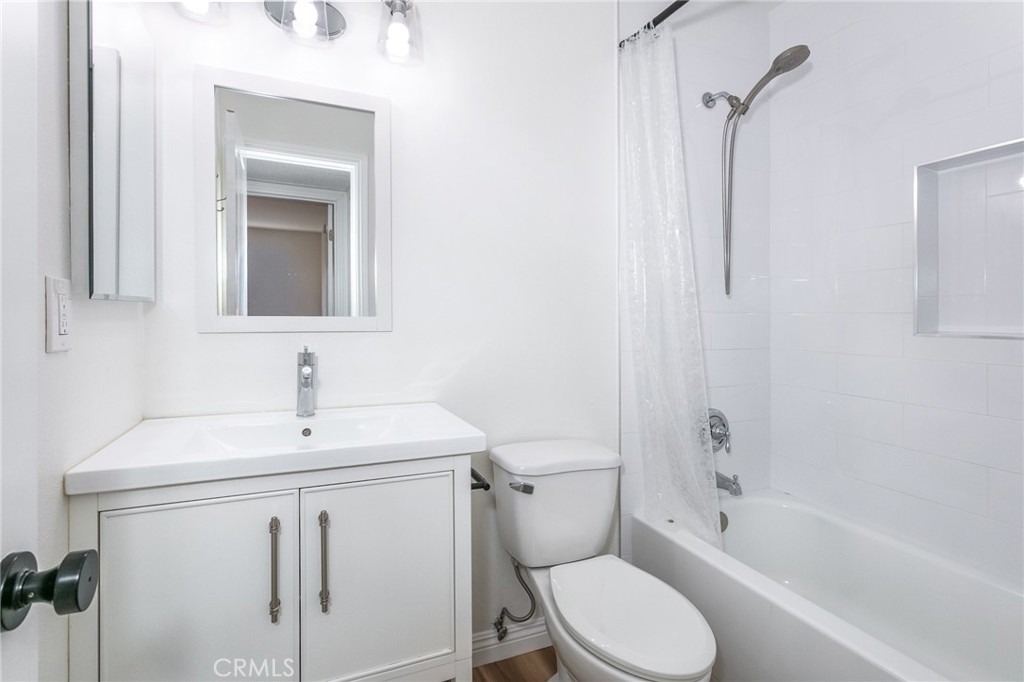 21901 Lassen Street - Photo 20