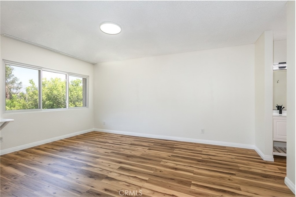 21901 Lassen Street - Photo 14