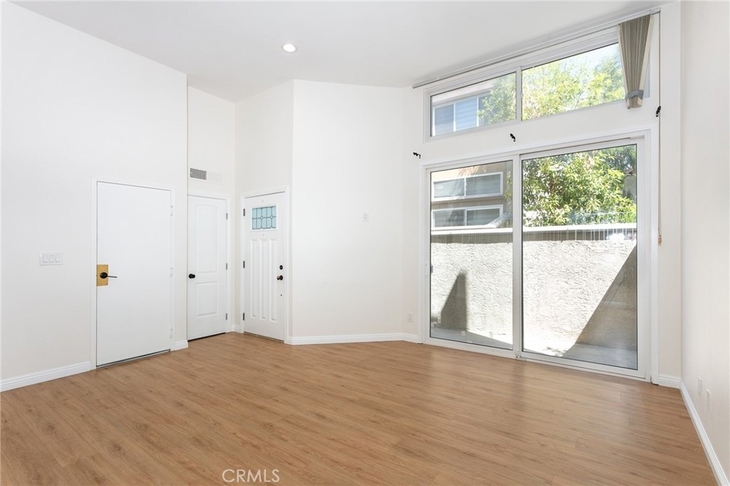 21901 Lassen Street - Photo 3