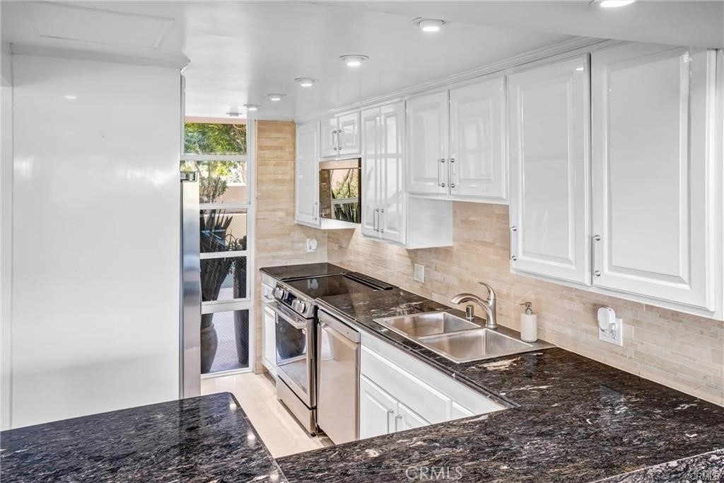 4337 Marina City Dr - Photo 11