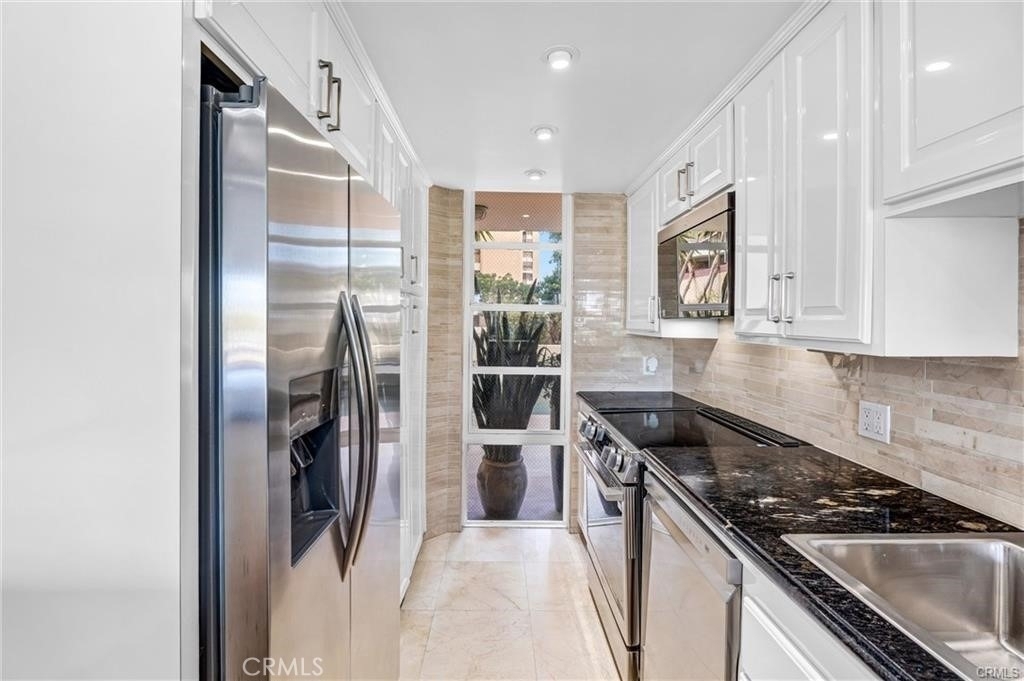 4337 Marina City Dr - Photo 10
