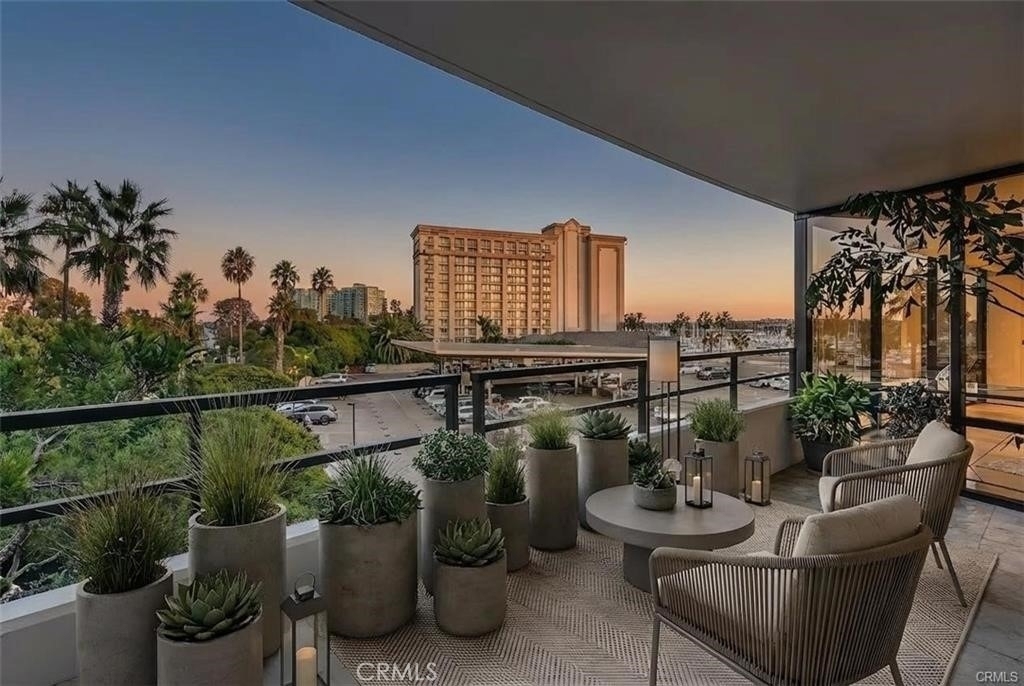 4337 Marina City Dr - Photo 4