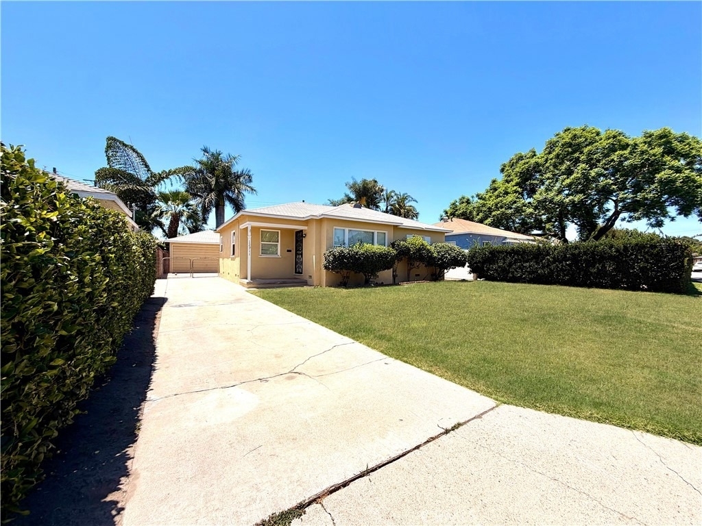 12911 Whitewood Avenue - Photo 0