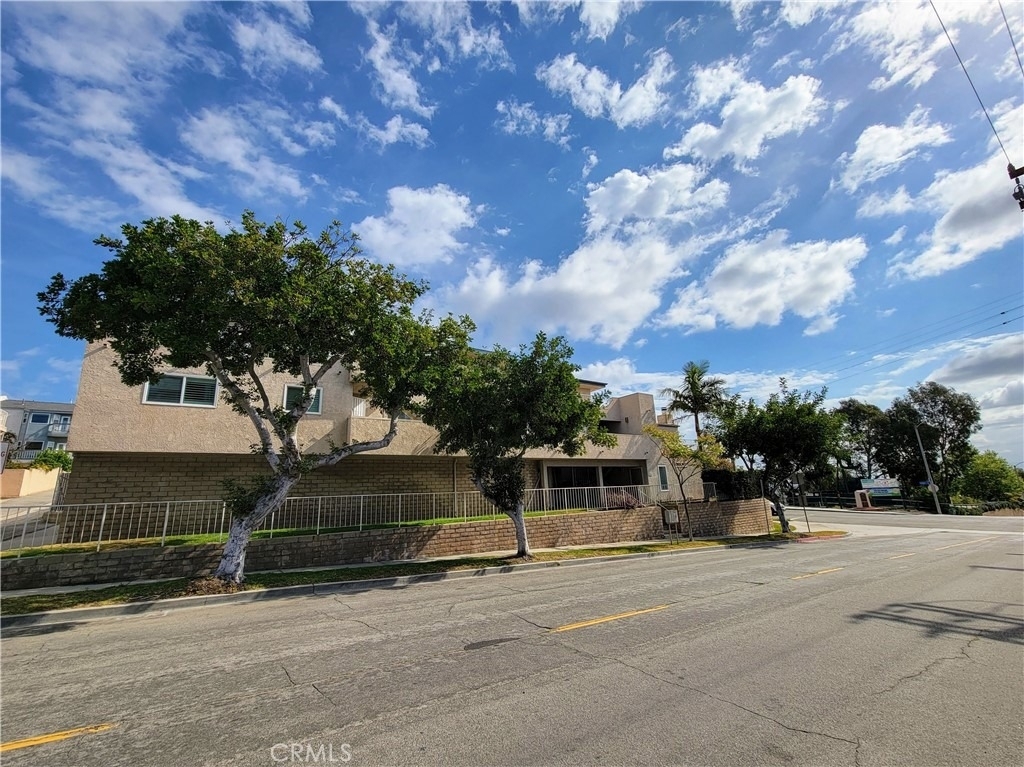 2755 E Hill Street - Photo 33