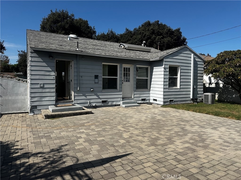 6108 Village Road - Photo 28