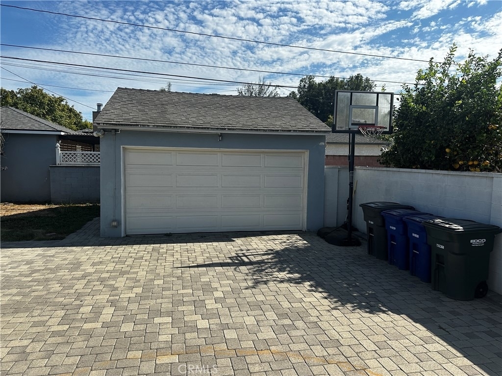 6108 Village Road - Photo 27